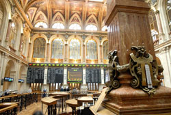 panel de cotizaciones en Bolsa de Madrid