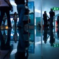 Viajeros en aeropuerto, de Pixabay